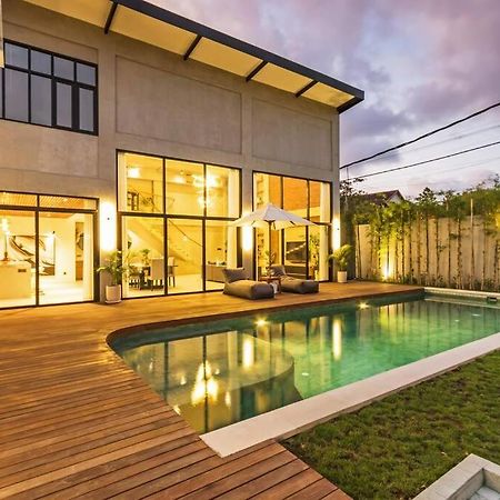 Manresa Villa Bali 4 Canggu  Exterior photo