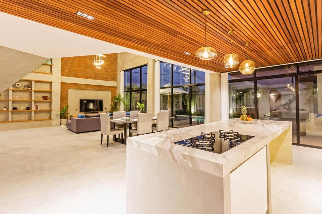 Manresa Villa Bali 4 Canggu  Exterior photo