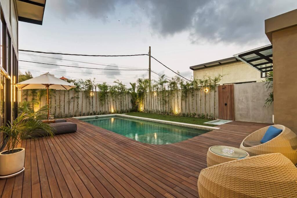 Manresa Villa Bali 4 Canggu  Exterior photo