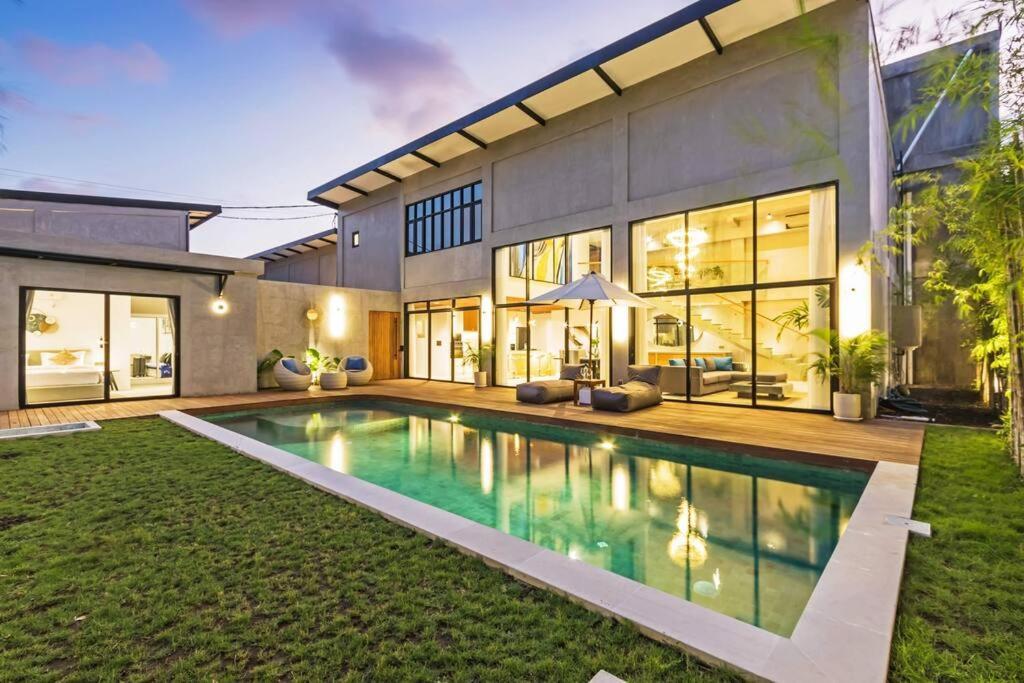 Manresa Villa Bali 4 Canggu  Exterior photo