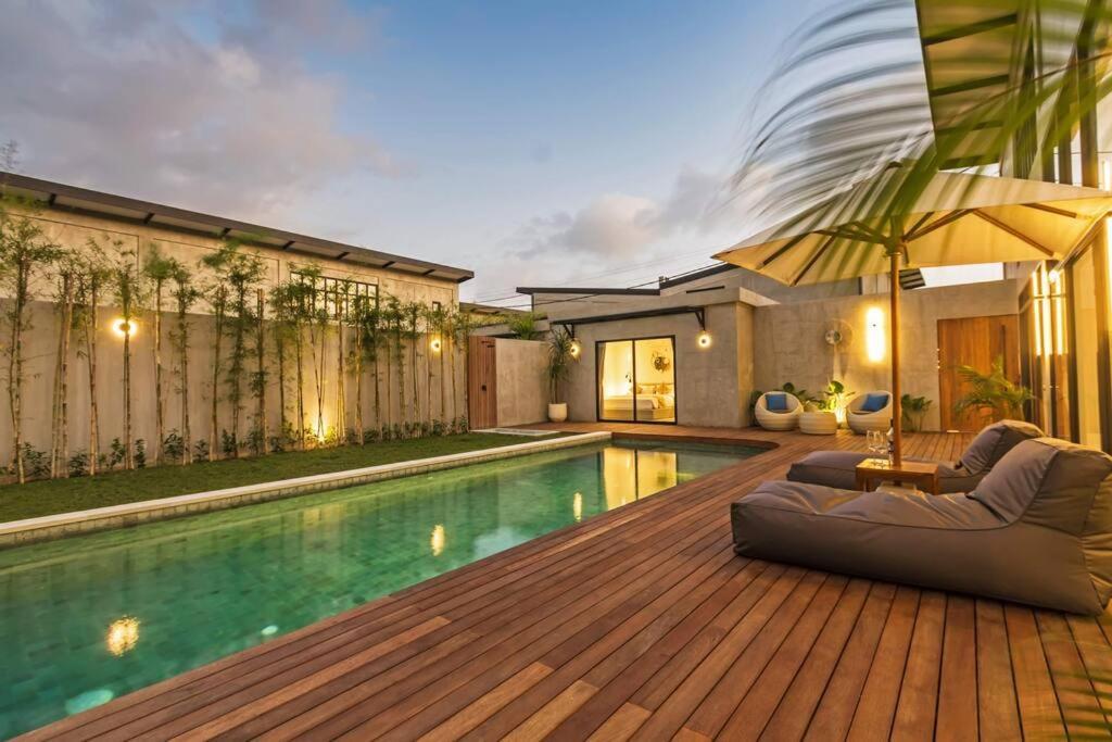 Manresa Villa Bali 4 Canggu  Exterior photo